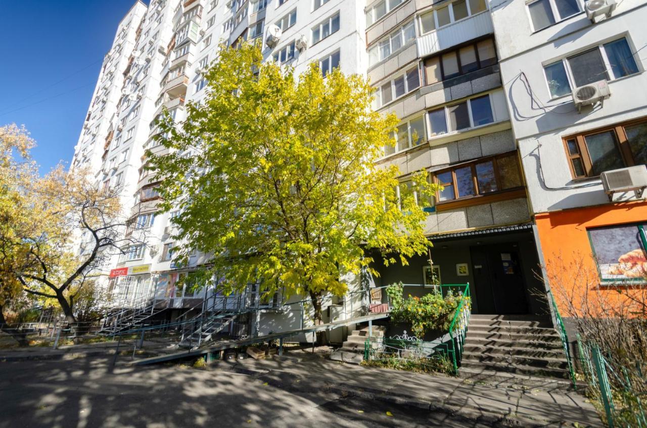 Artal Apartment On Obolonskaya Square 1 Kyiv Exterior photo