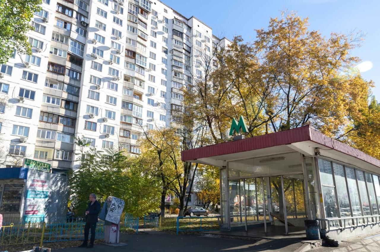 Artal Apartment On Obolonskaya Square 1 Kyiv Exterior photo