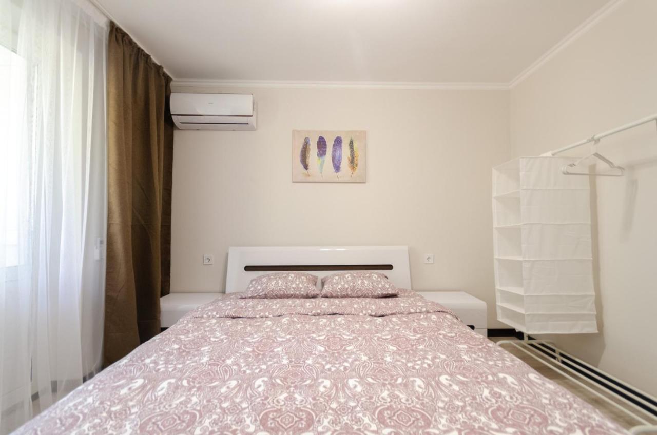 Artal Apartment On Obolonskaya Square 1 Kyiv Exterior photo