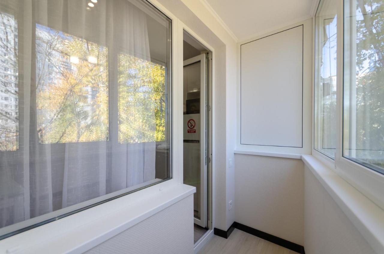 Artal Apartment On Obolonskaya Square 1 Kyiv Exterior photo