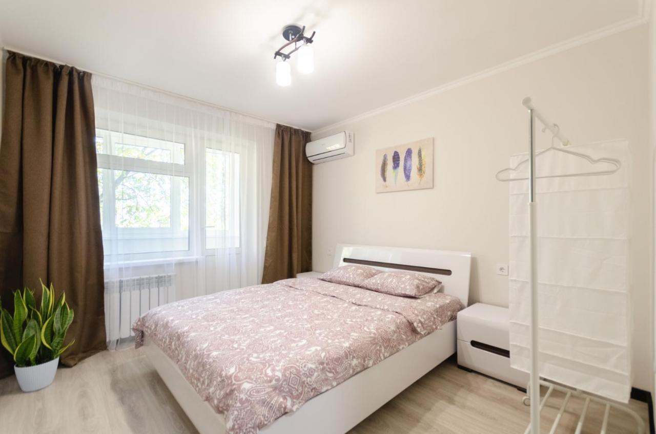 Artal Apartment On Obolonskaya Square 1 Kyiv Exterior photo